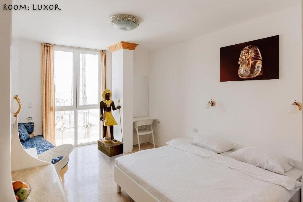 Картинка Desert Moon 3*