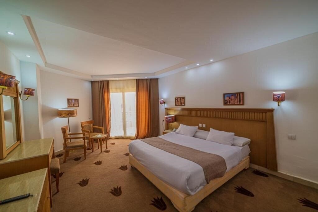 Картинка Regency Pyramids 4*