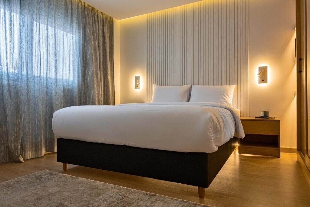 Отель Parkside Boutique Furnished Apartments 4*