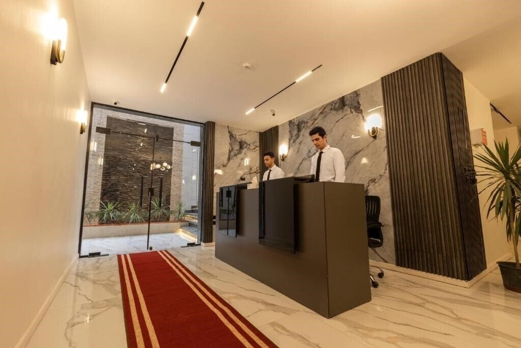 Картинка Golden House 2*