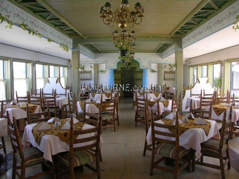 Готель Golden Five Ambassador Club 3*