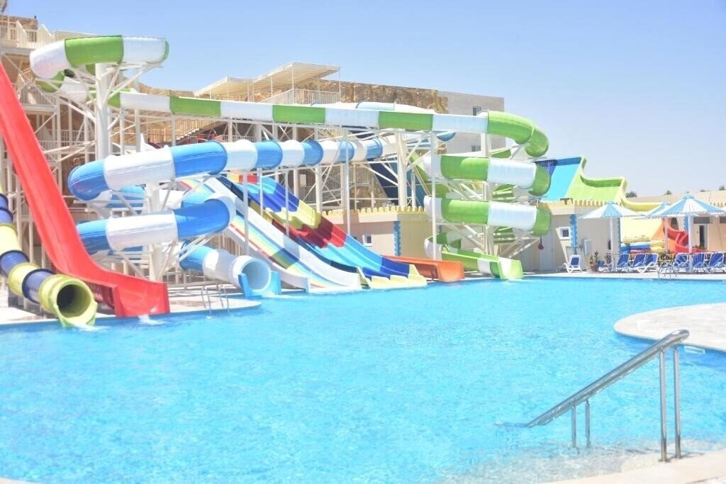 Готель AMC Royal Hotel & SPA 5*