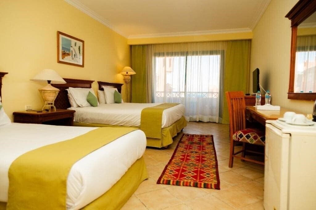 Фото Sun & Sea Hotel 3*