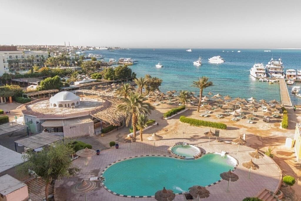 Отель Dexon Roma Hotel & Aqua Park 4*