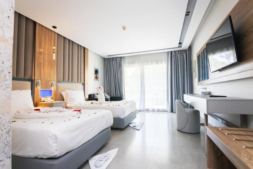 Изображение Titanic Beach SPA & Aquapark 5*