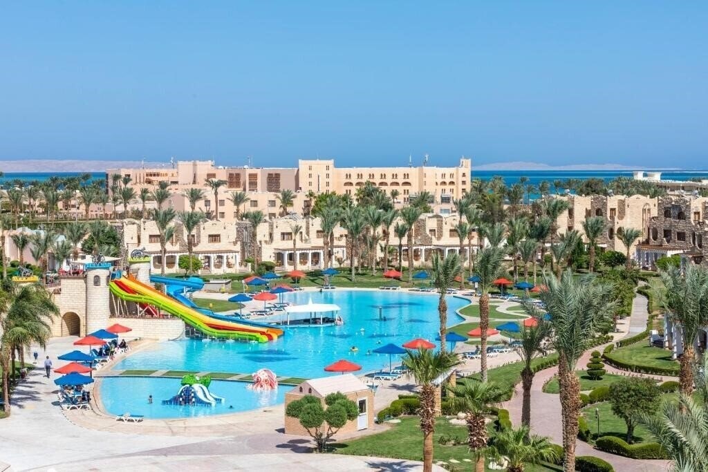 Отель Royal Lagoons Resort & Aqua Park 5*