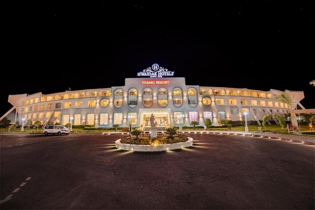 Отель Titanic Resort & Aqua Park 4*