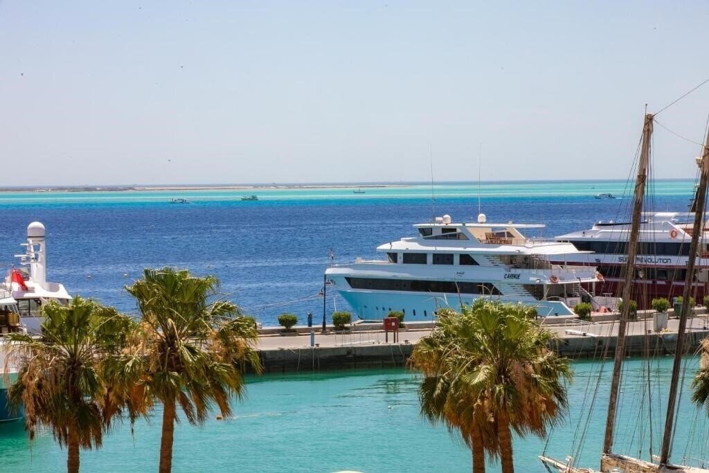 Отель The Bay Hotel 4*
