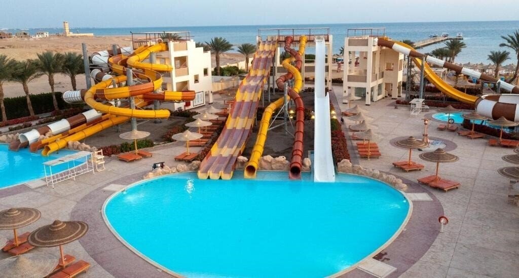 Готель El Karma Aqua Beach Resort 4*