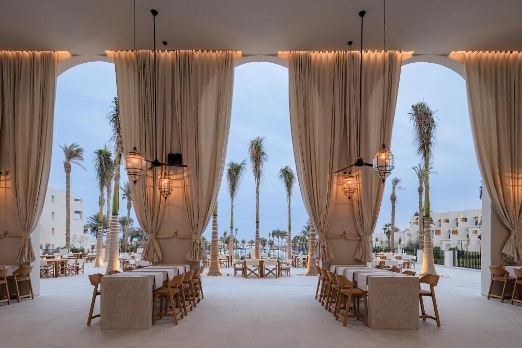 Отель Serry Beach Resort 5*