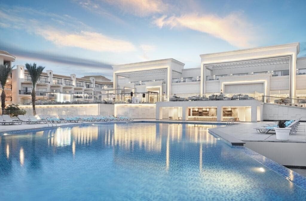 Отель The V Luxury Resort Sahl Hasheesh 5*