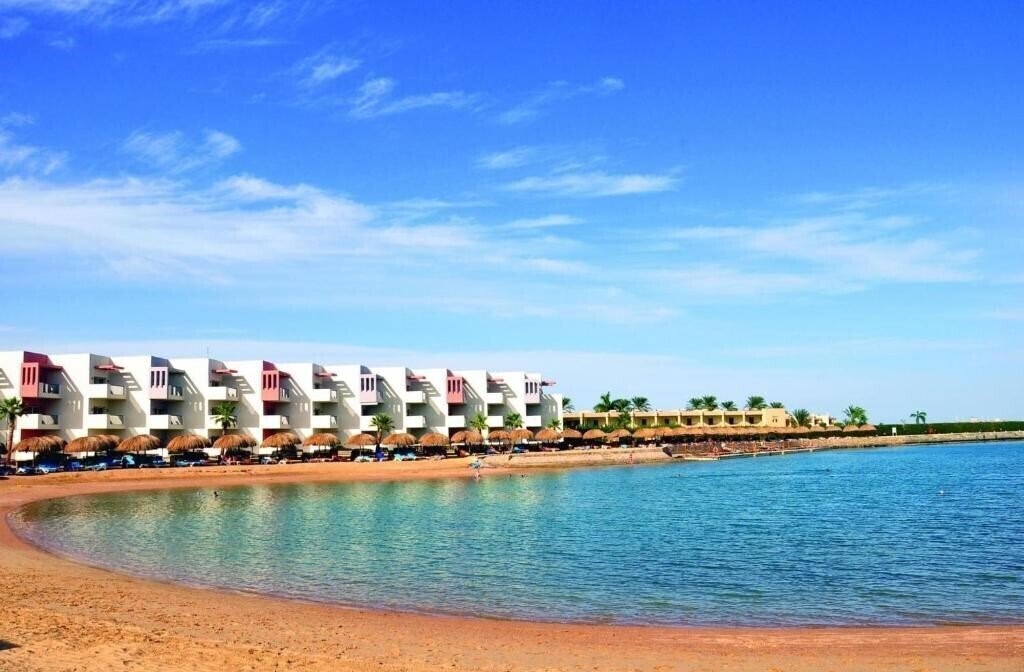 Готель Posh Club by Sunrise Crystal Bay Resort 5*