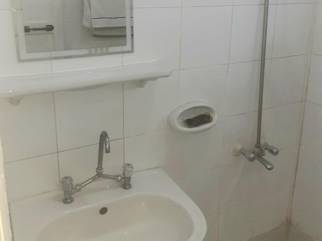 Фотографія 4 Seasons Hotel 3*