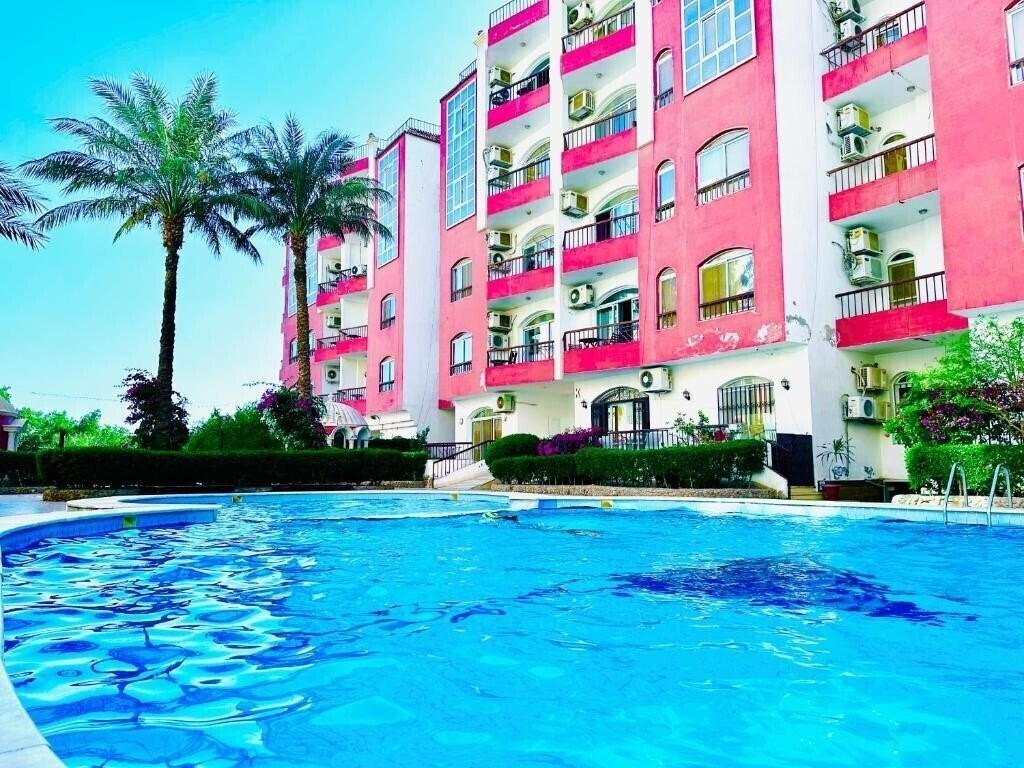 Отель Desert Pearl Apartments 3*