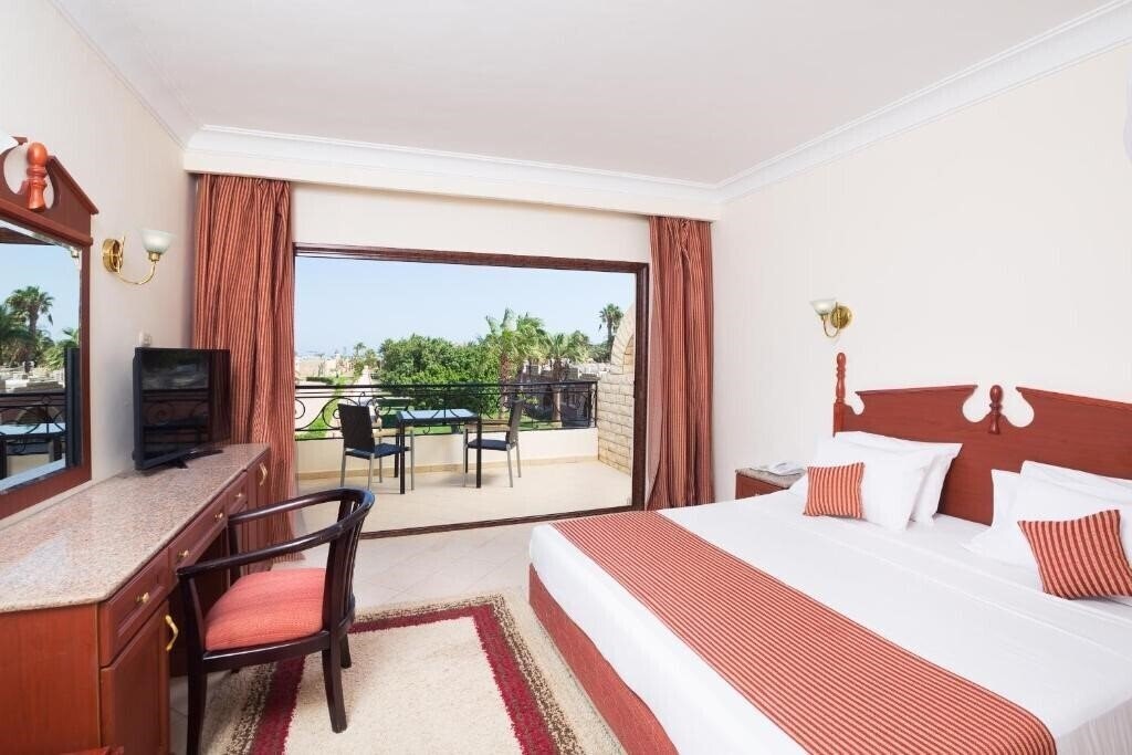 Фотографія Aladdin Beach Resort 4*