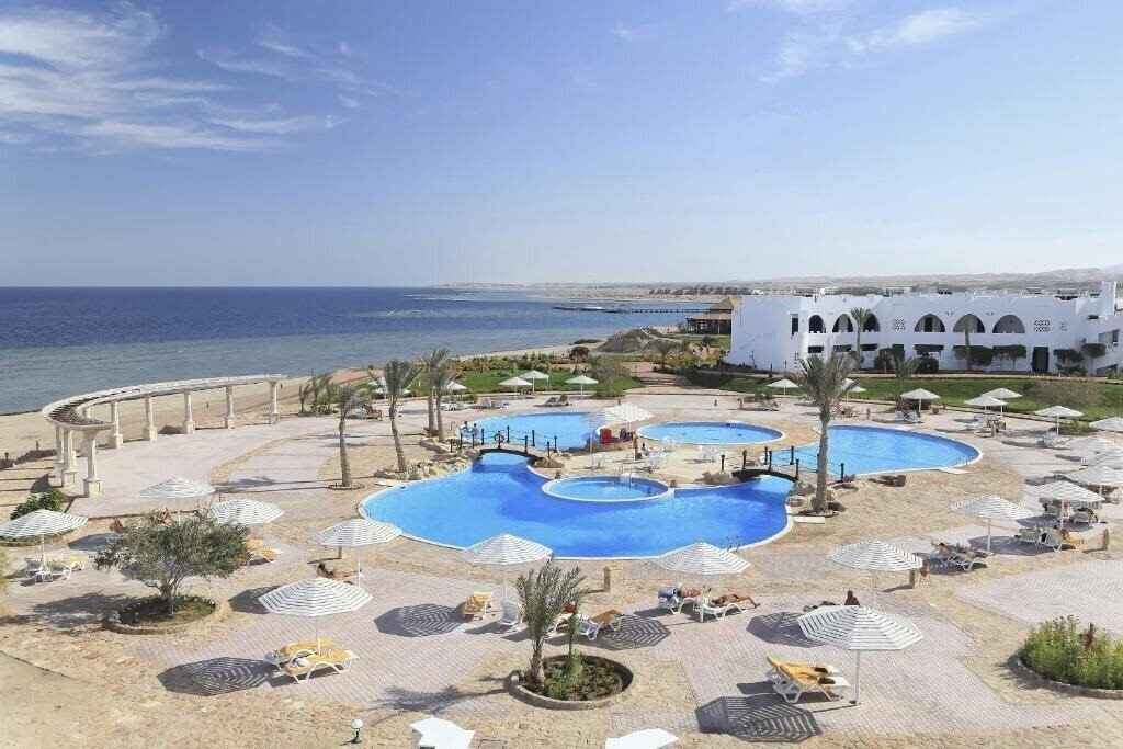 Отель The Three Corners Equinox Beach Resort 4*