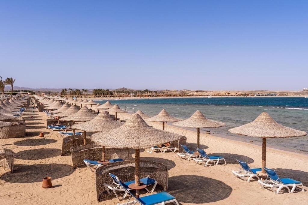 Отель Malikia Resort Abu Dabbab 5*