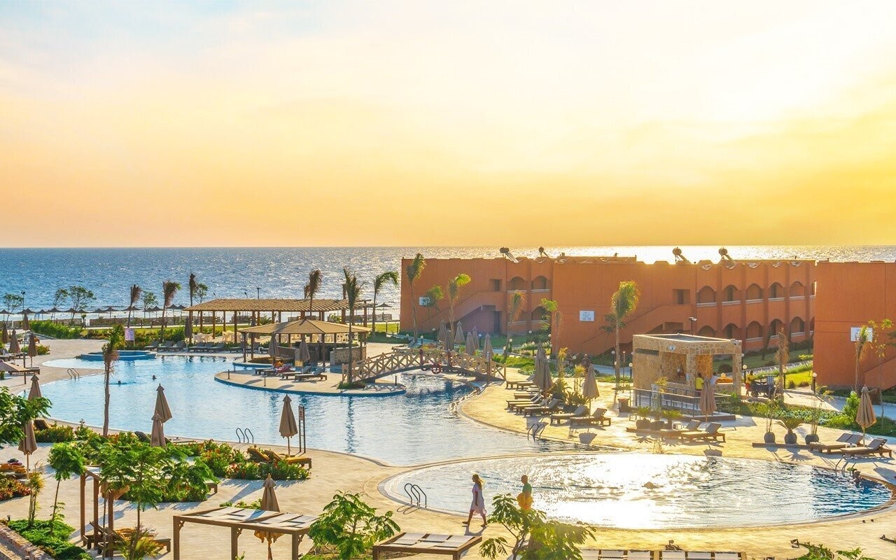 Картинка The Three Corners Happy Life Beach Resort 4*