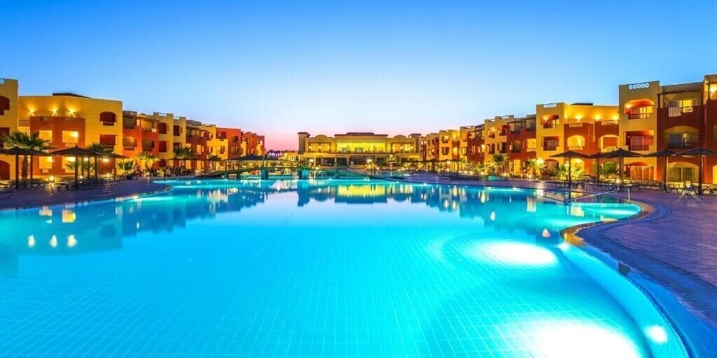 Отель Casa Mare Resort (ex. Royal Tulip Beach Resort ) 5*