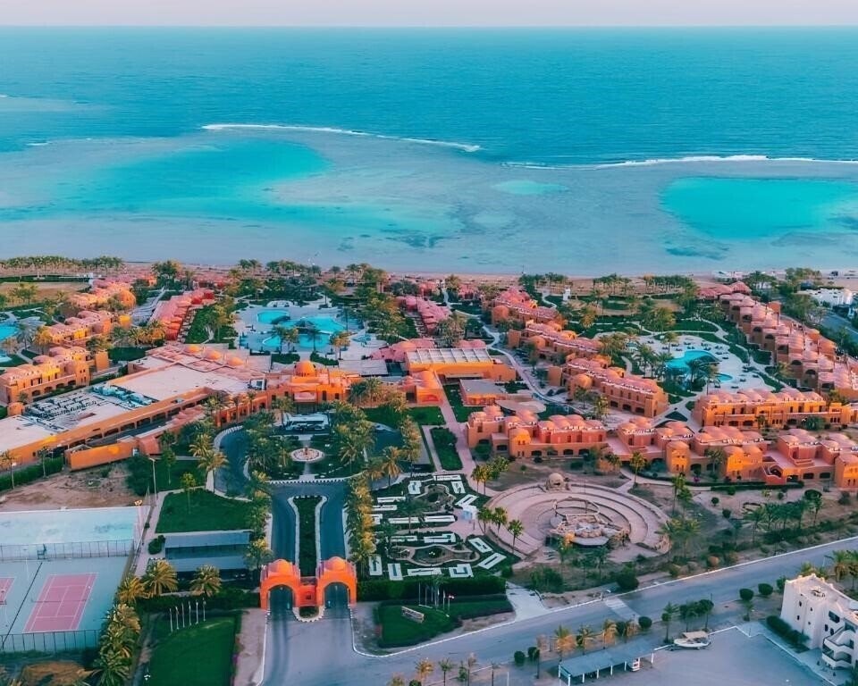 Готель Swisstouches Oriental Resort 4*
