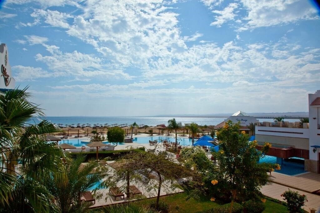 Готель Lahami Bay Beach Resort & Gardens 4*