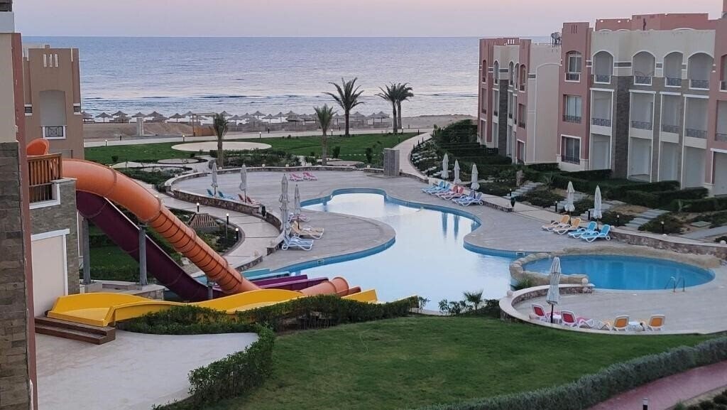 Готель Oyster Bay Beach Resort & SPA 4*