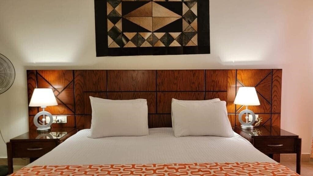 Фото Oyster Bay Beach Resort & SPA Luxury Serviced Condo 4*