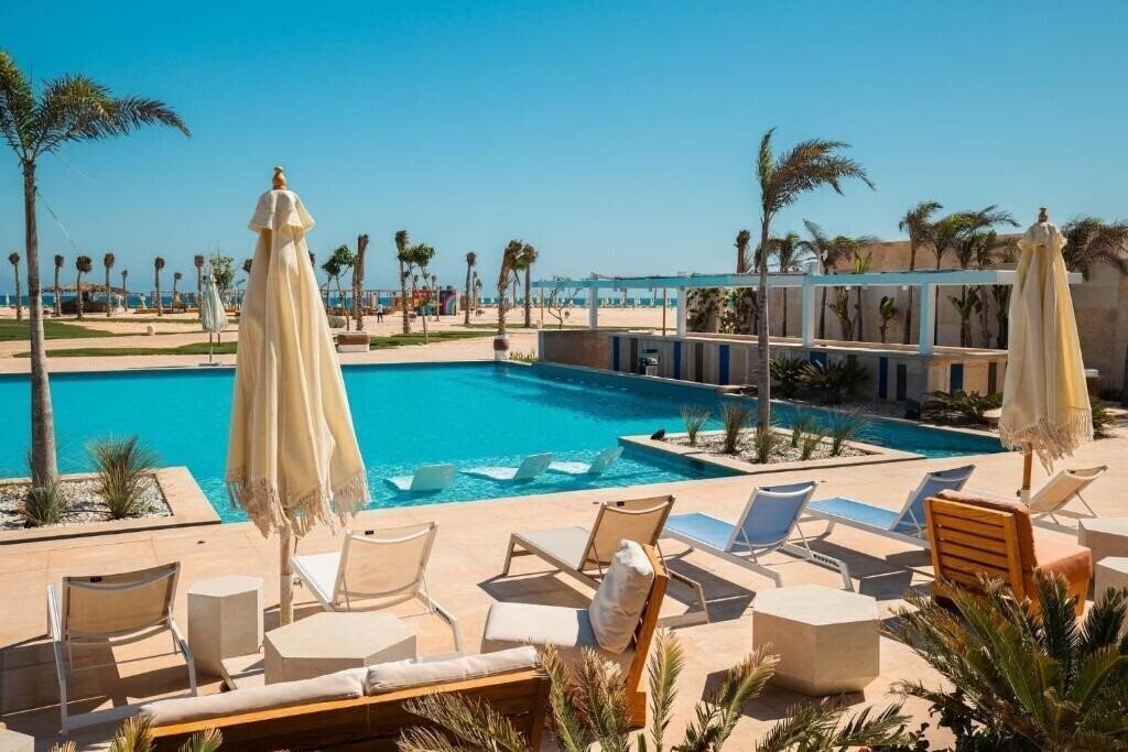 Отель Makai By Brassbell Hyde Park Sea Shore 5*