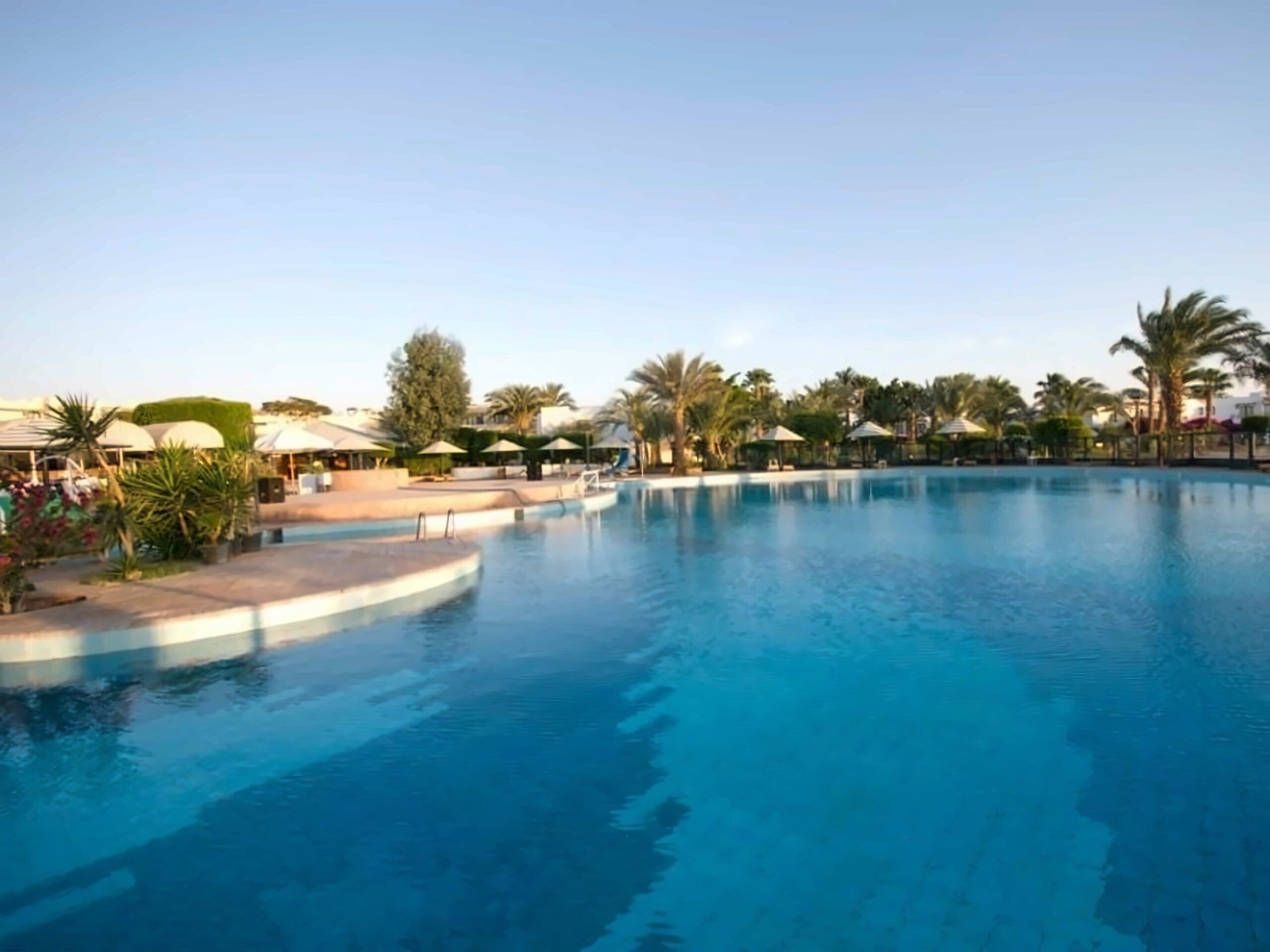 Готель Lotus Bay Resort (ex. Lotus Bay Beach Resort, Lotus Bay Beach Resort & Gardens) 4*