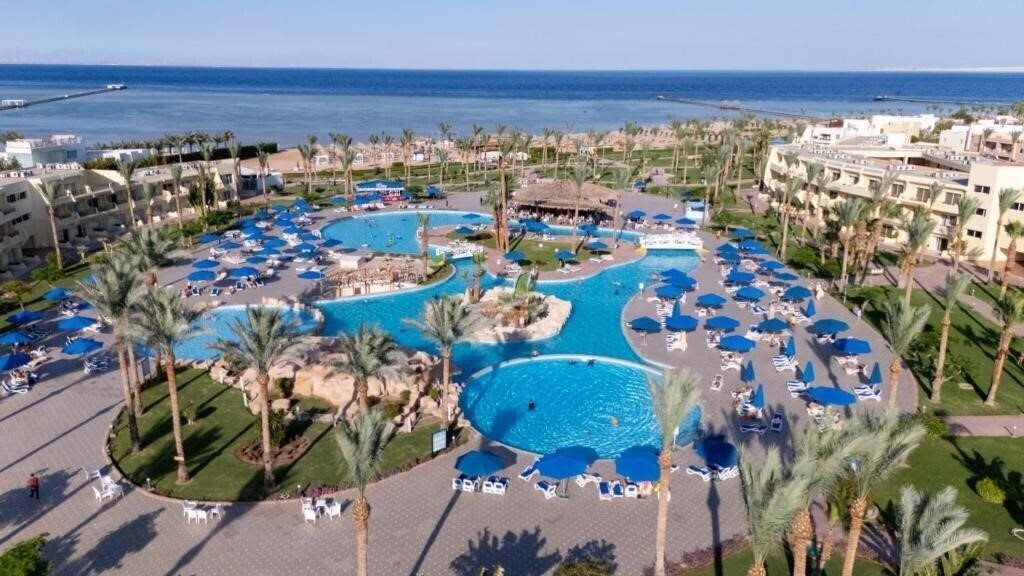 Готель Amwaj Oyoun Resort 4*
