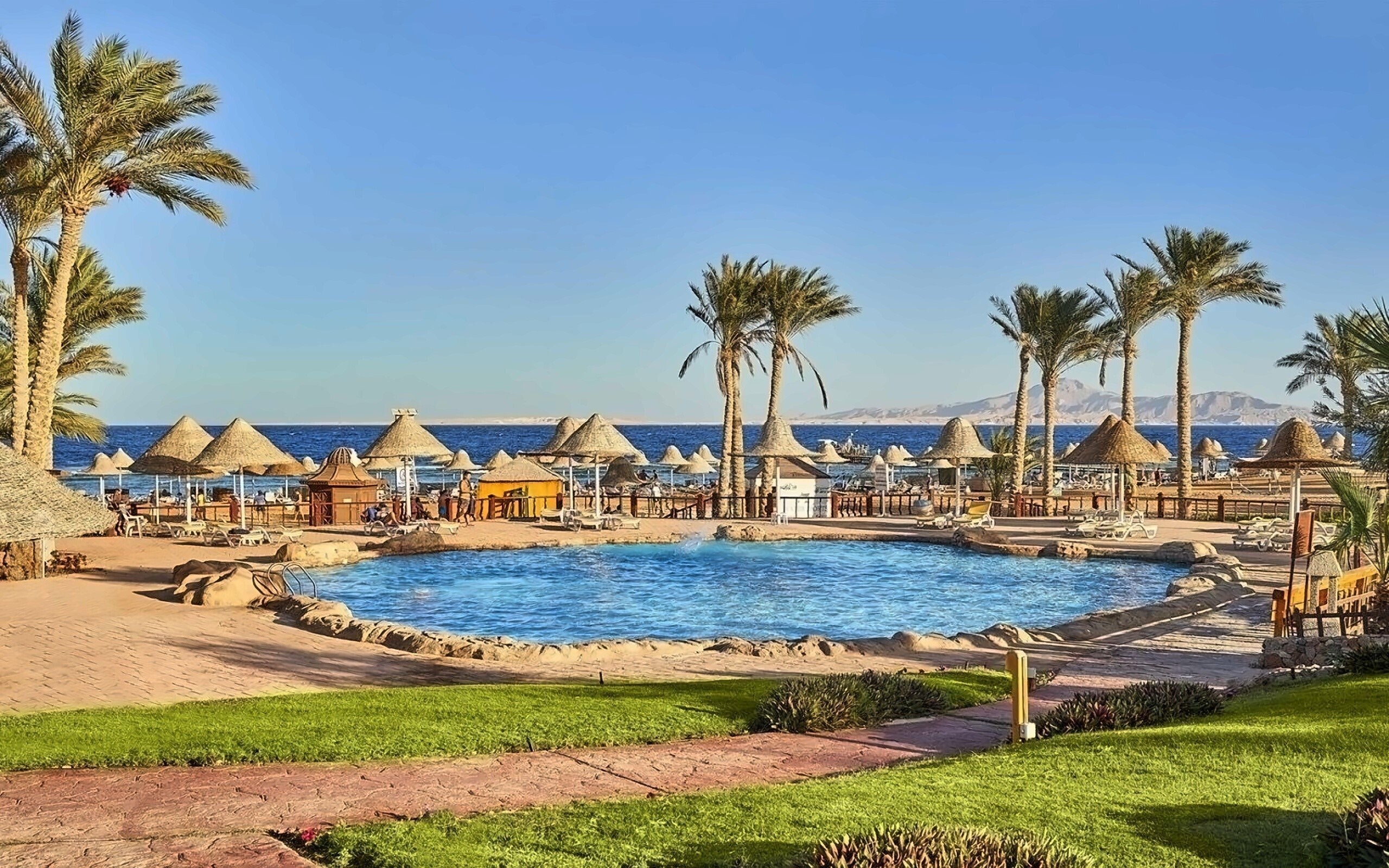 Готель Parrotel Beach Resort 5*