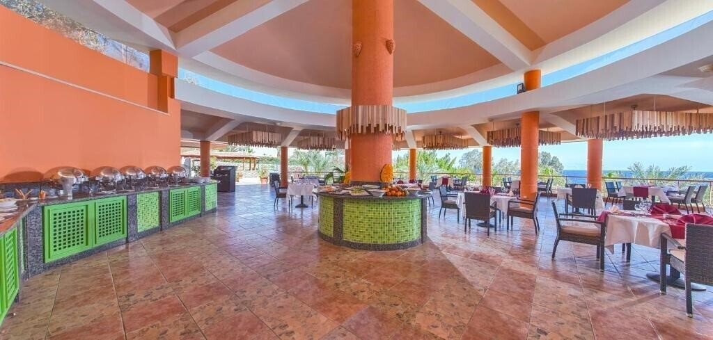 Фотография Xperience Hill-Top Beach Resort 4*