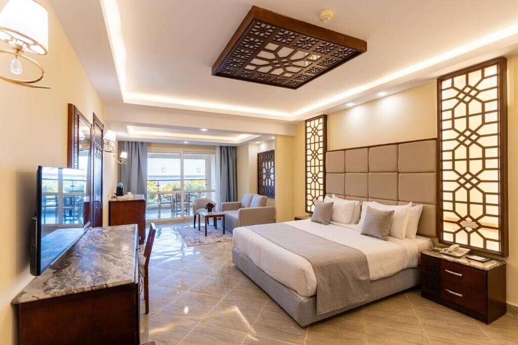 Изображение Edge by Rotana Sea Beach 4*