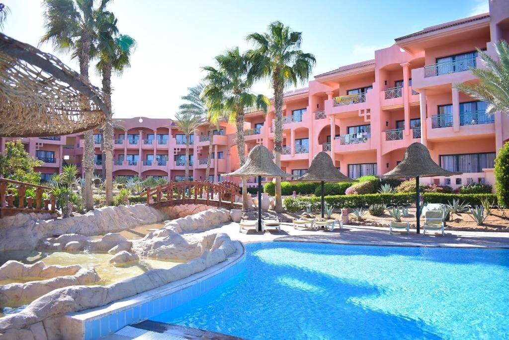 Отель Parrotel Aqua Park Resort 4*