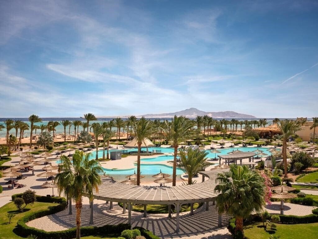 Готель Coral Sea Water World 5*