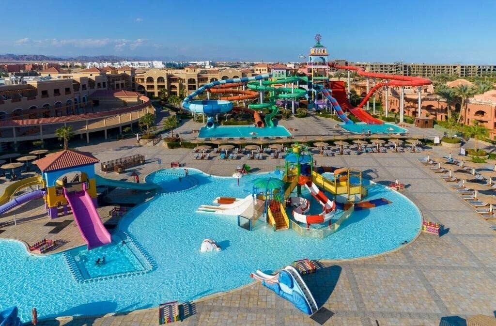 Отель Charmillion Gardens Aqua Park (ex. Sea Gardens) 5*