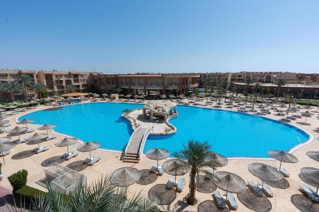 Отель Parrotel Lagoon 5*
