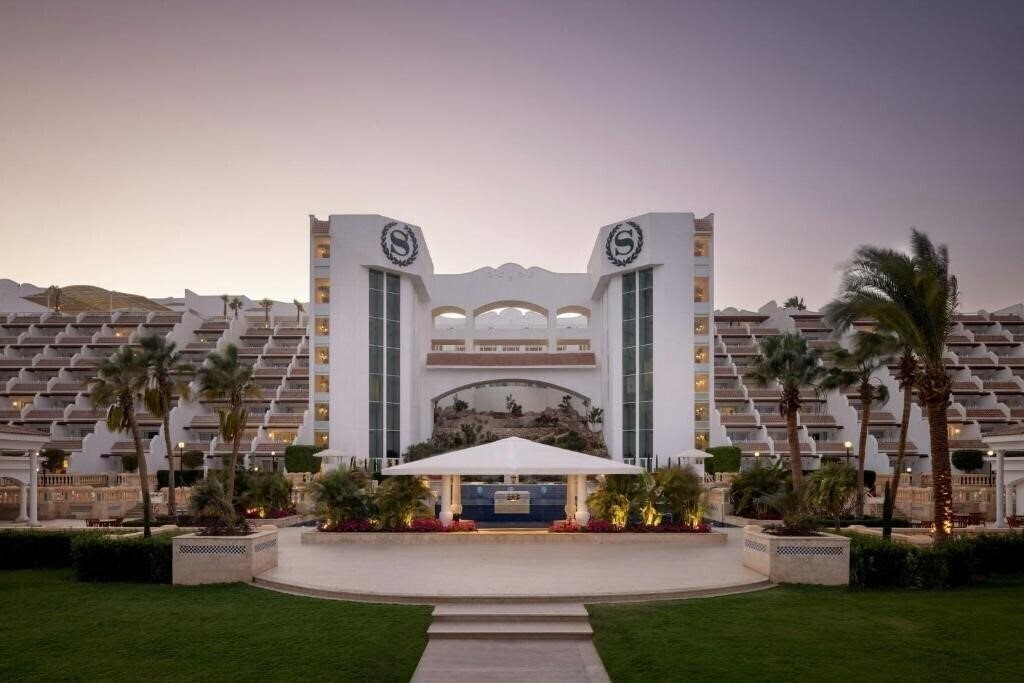 Готель Sheraton Sharm Hotel, Resort & Villas 5*