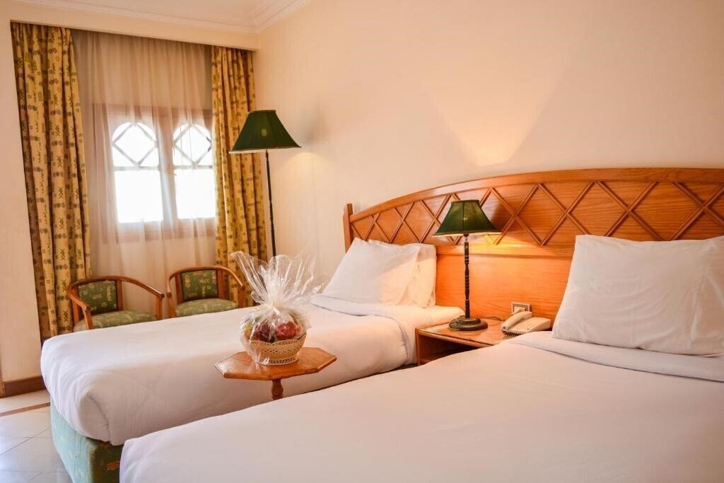 Фото Dive Inn Resort Hotel 4*