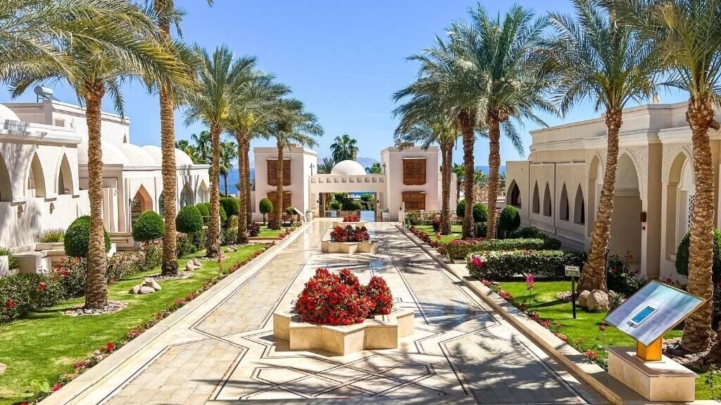 Готель Club Reef Resort 4*