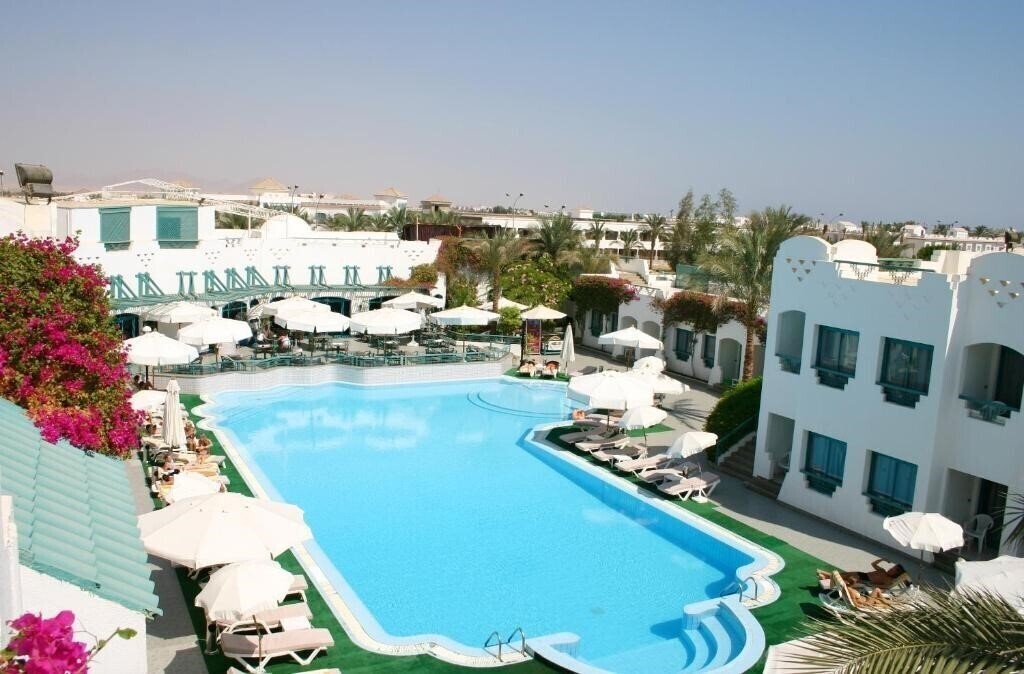 Отель Falcon Hills 3*