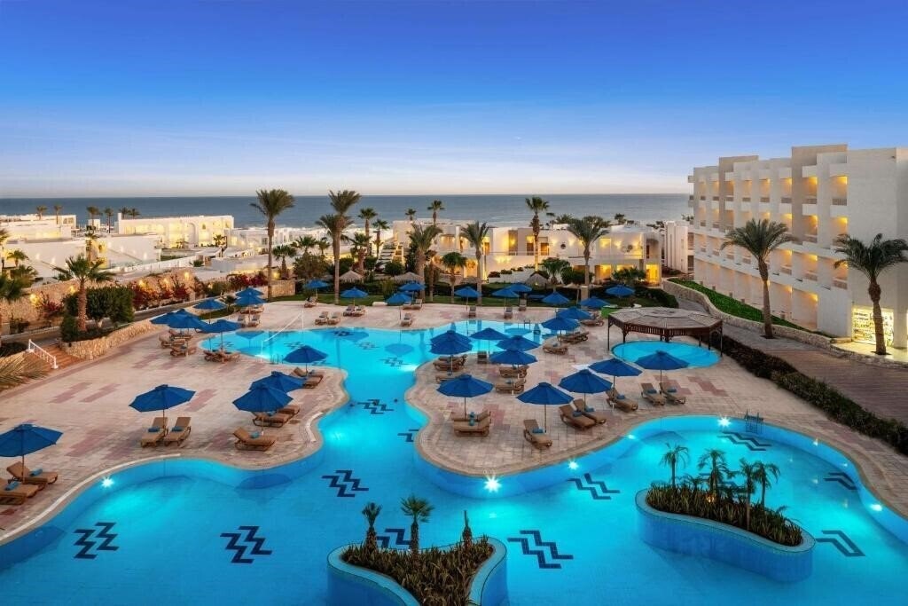 Фото DoubleTree by Hilton Sharks Bay Resort Beach Side 4*