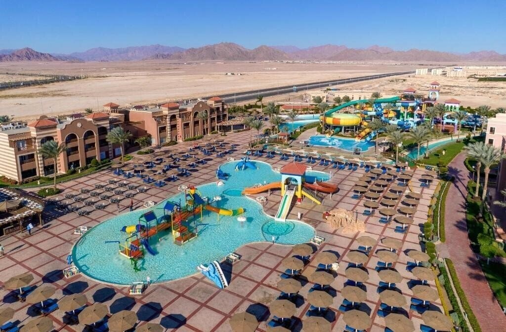 Готель Charmillion Club Aqua Park 5*
