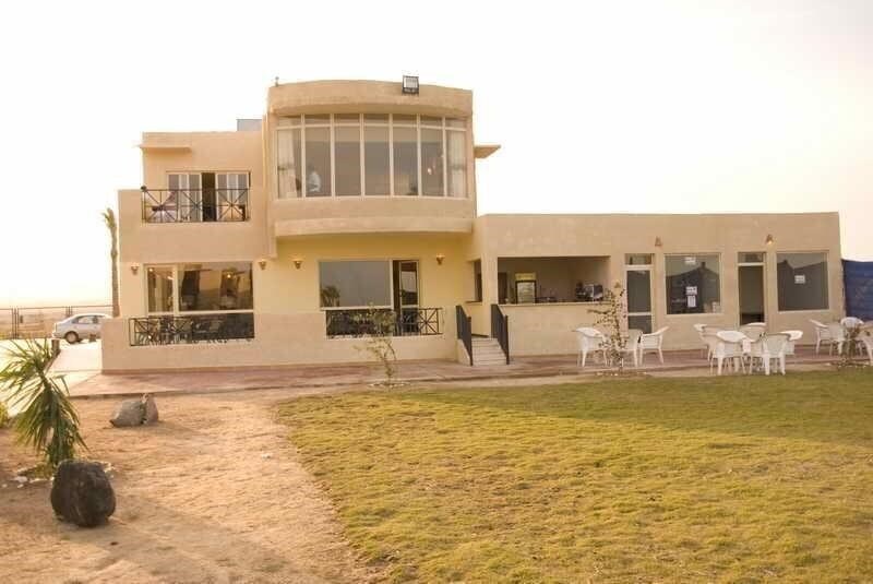 Готель Yara Beach Club Hotel 3*