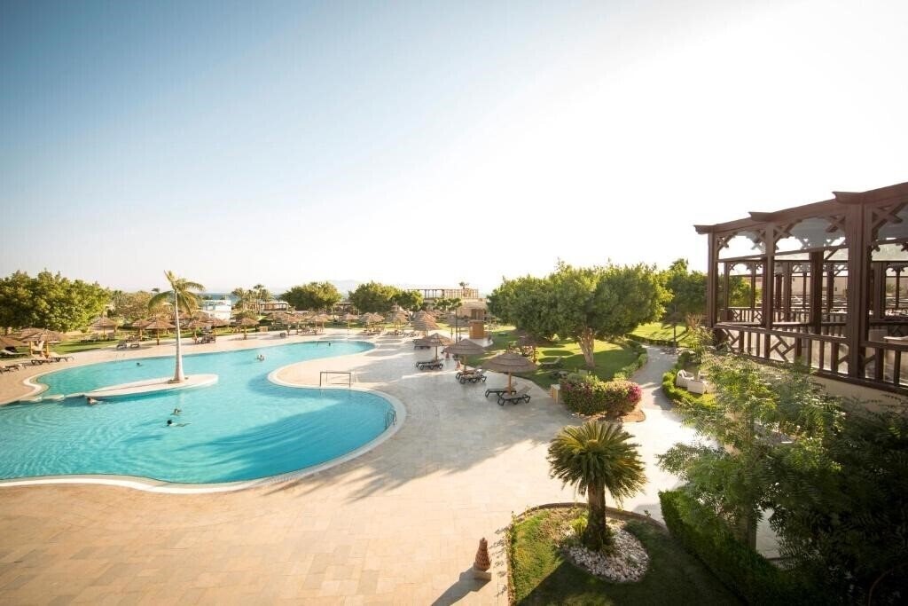 Отель Robinson Soma Bay 4*