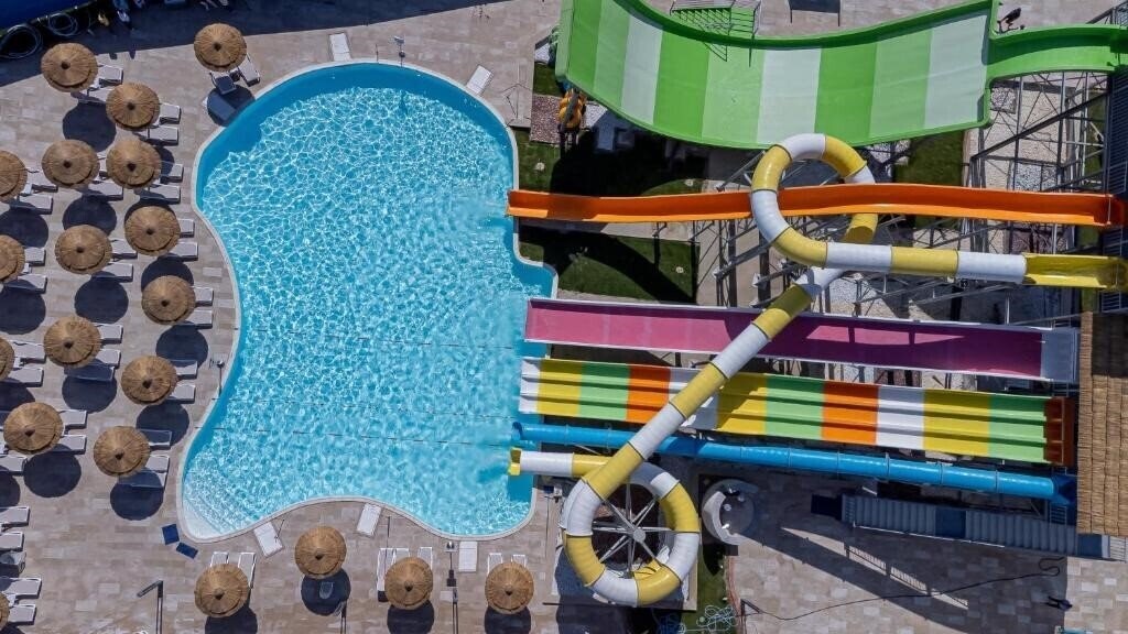 Готель Amwaj Beach Club Resort 4*