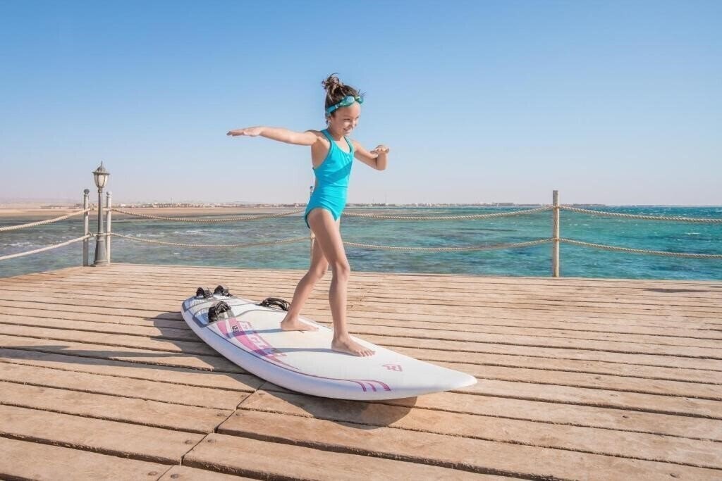 Готель Amwaj Beach Club Resort (ex. Amwaj Blue Beach Resort, Pickalbatros Beach Club) 4*