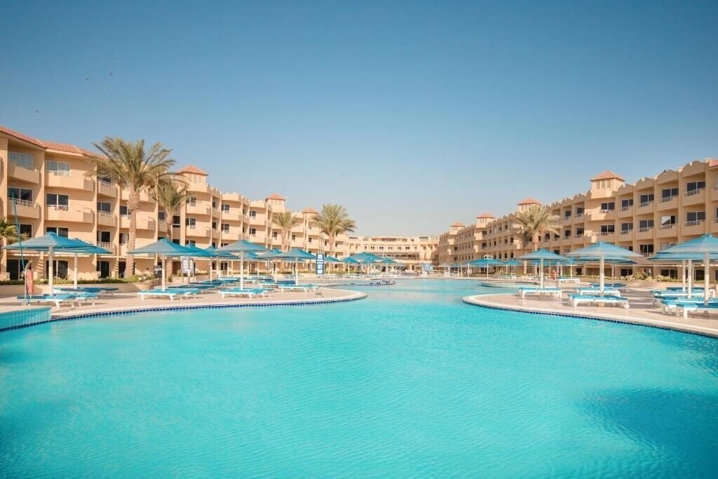 Готель Amwaj Beach Club Resort (ex. Amwaj Blue Beach Resort, Pickalbatros Beach Club) 4*