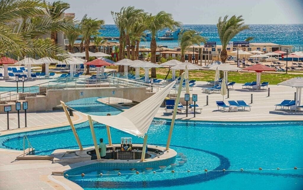 Отель Amarina Abu Soma Resort & Aqua Park 5*