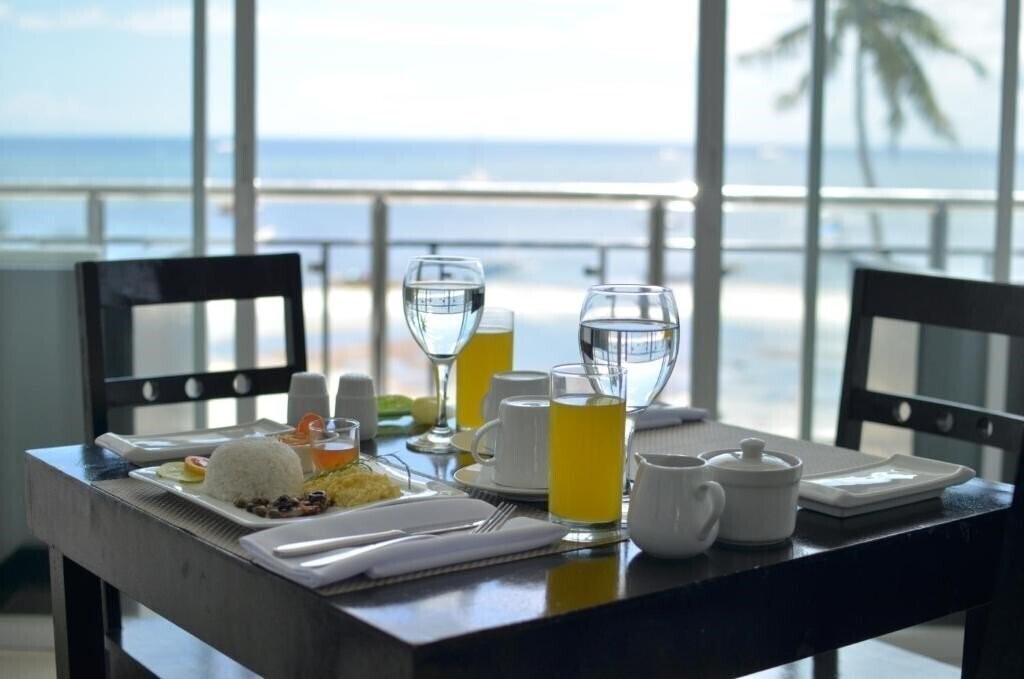 Фотографія Bohol South Beach Hotel 3*